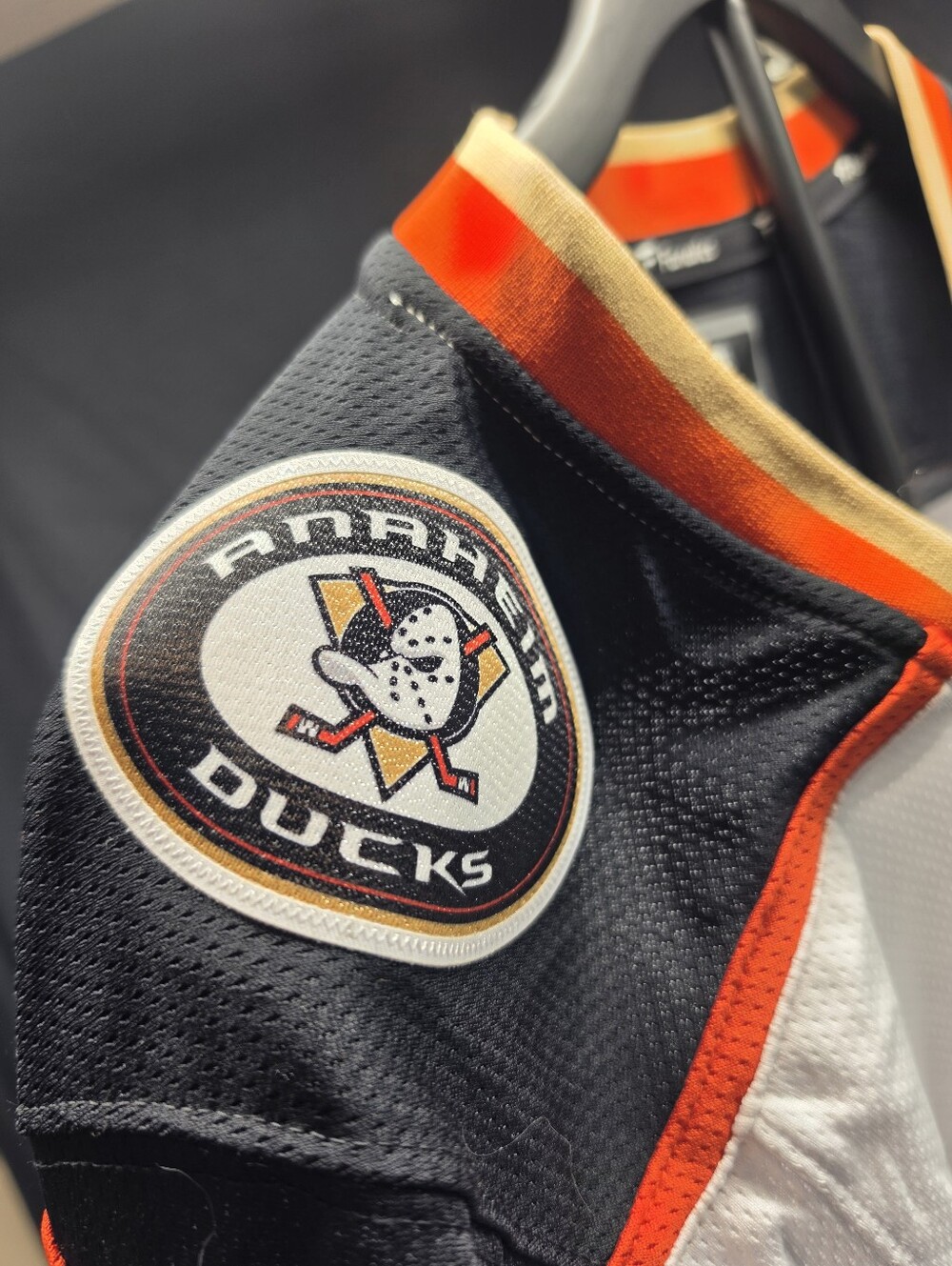 NWT Fanatics Anaheim Ducks Women's White Away Breakaway Jersey Blank Size S - Picture 7 of 8